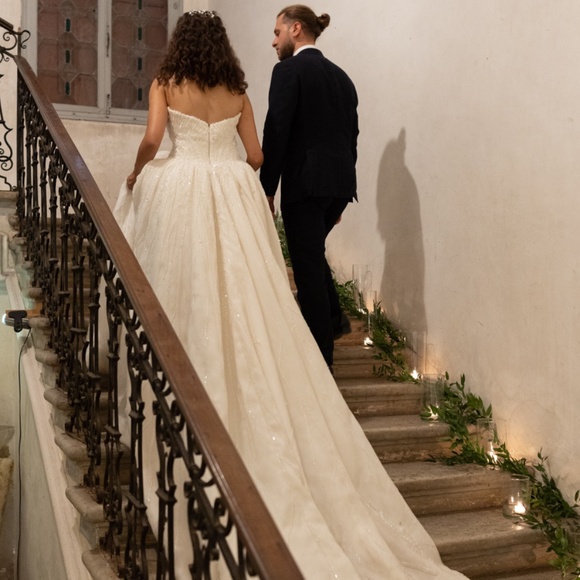 Custom-made wedding gown - Picture 7 of 11